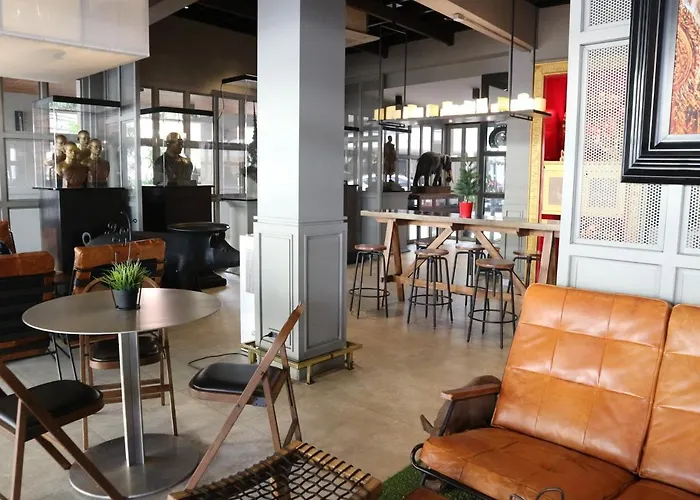 Trang Hotel, Bangkok